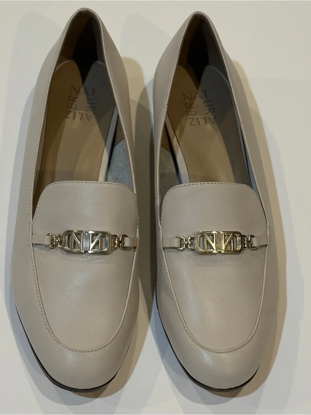 Naturalizer Women's Cream Leather Loafers with Gold Hardware Size 10.5